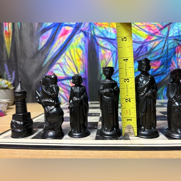 Vintage E.S. Lowe Renaissance Chessmen Set 1979 Complete w/ Board & Box No. 831 - Picture 4 of 16